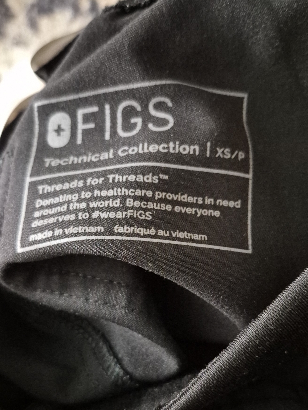 Figs  Technical  Collection Women's Black Straight Leg Cargo Pants - Picture 14 of 15